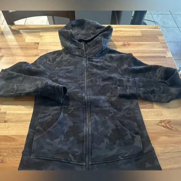 Lululemon  | Incognito Camo Multi Gray Scuba Hoodie| Size 12 | Gray Camo - Picture 5 of 8
